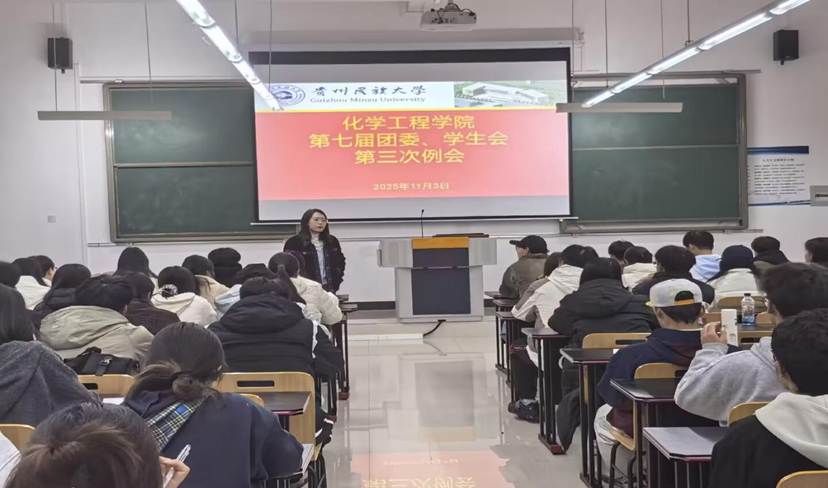 会议室里的人们 AI 生成的内容可能不正确。