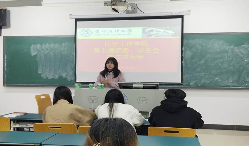 f6cf5ec85243212c796bff8f2feeaef0