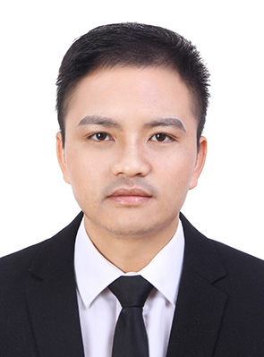 罗 斌