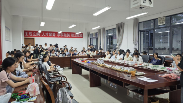 “化”意青春∣化学工程学院团委开展“手作传古韵，香锤寄安康”端午手工创意活动